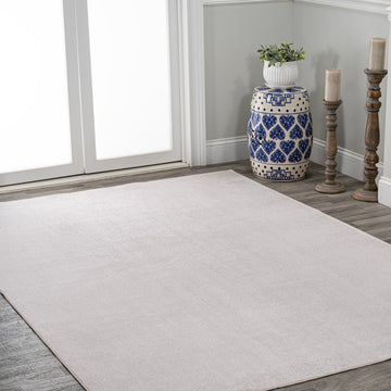 Twyla Classic Solid Low-Pile Machine-Washable Area Rug
